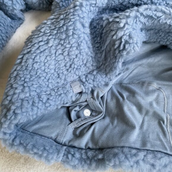 Lululemon Women's Blue Sherpa Wool Blend 1/4 Zip On Back Cropped Pullover Top 10 - Picture 4 of 6